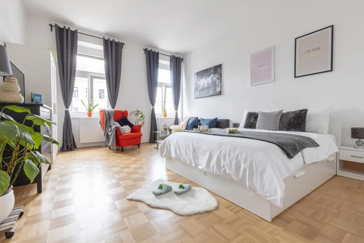 Yeshello Vienna Central Station Apartment contacts
