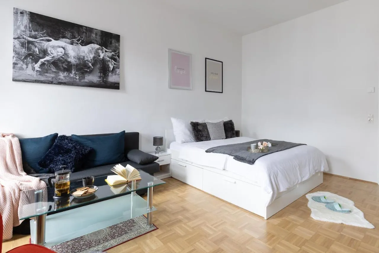 Yeshello Vienna Central Station Apartment