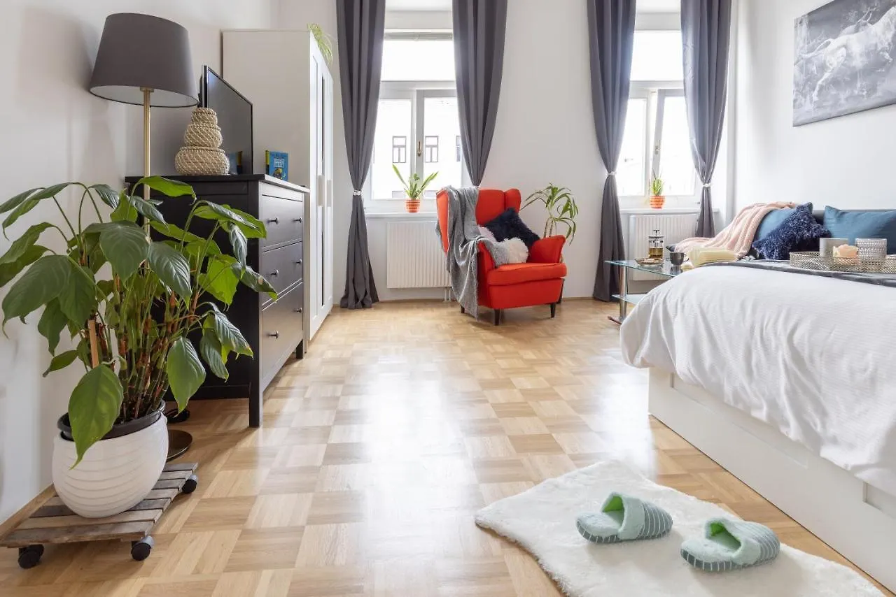 Yeshello Vienna Central Station Apartment