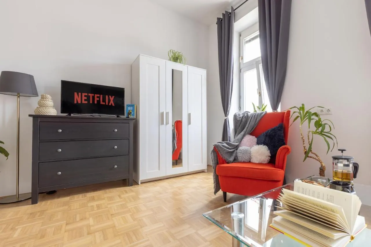 Yeshello Vienna Central Station Apartment Austria