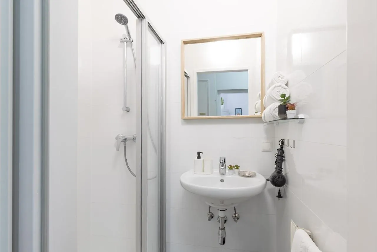 Yeshello Vienna Central Station Apartment