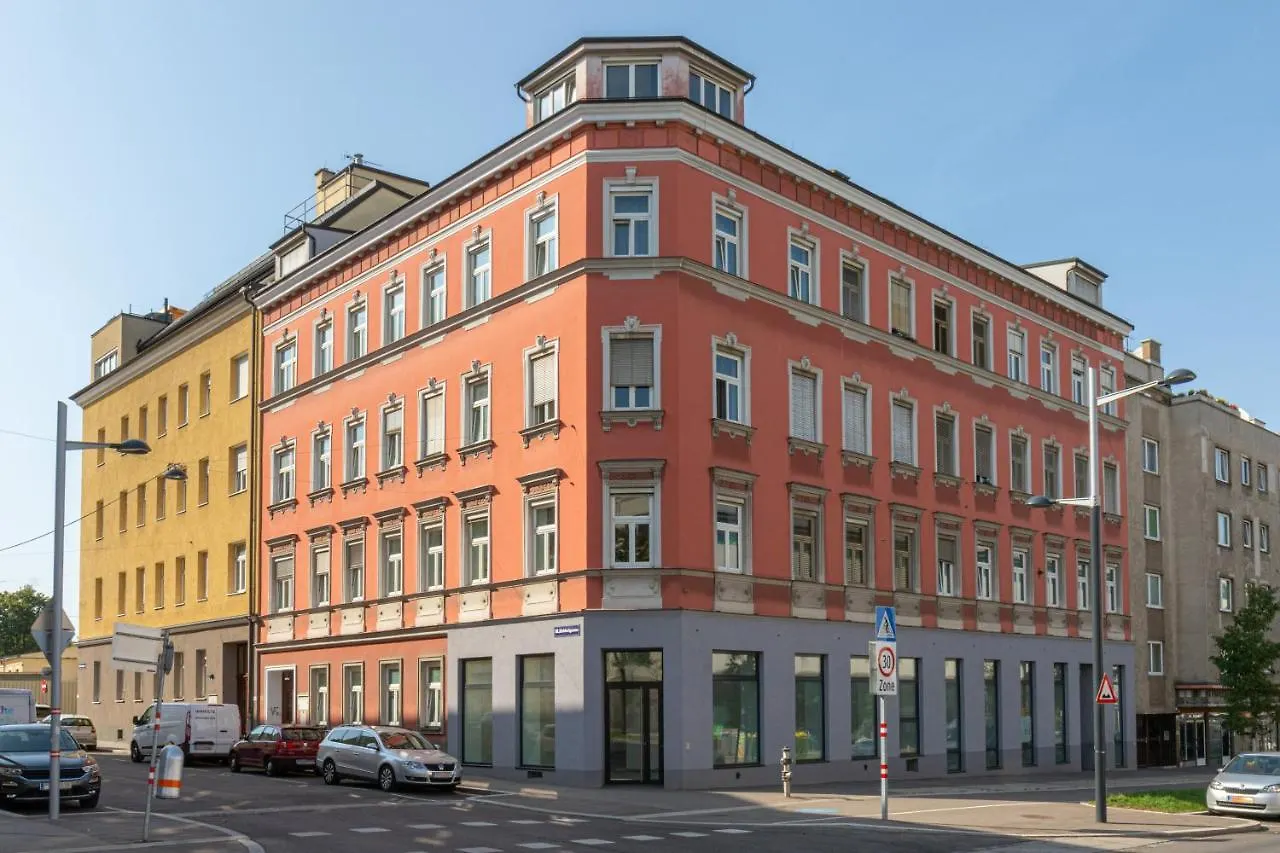Yeshello Vienna Central Station Apartment